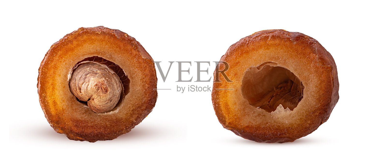 将带骨的红枣切成两半放置照片摄影图片