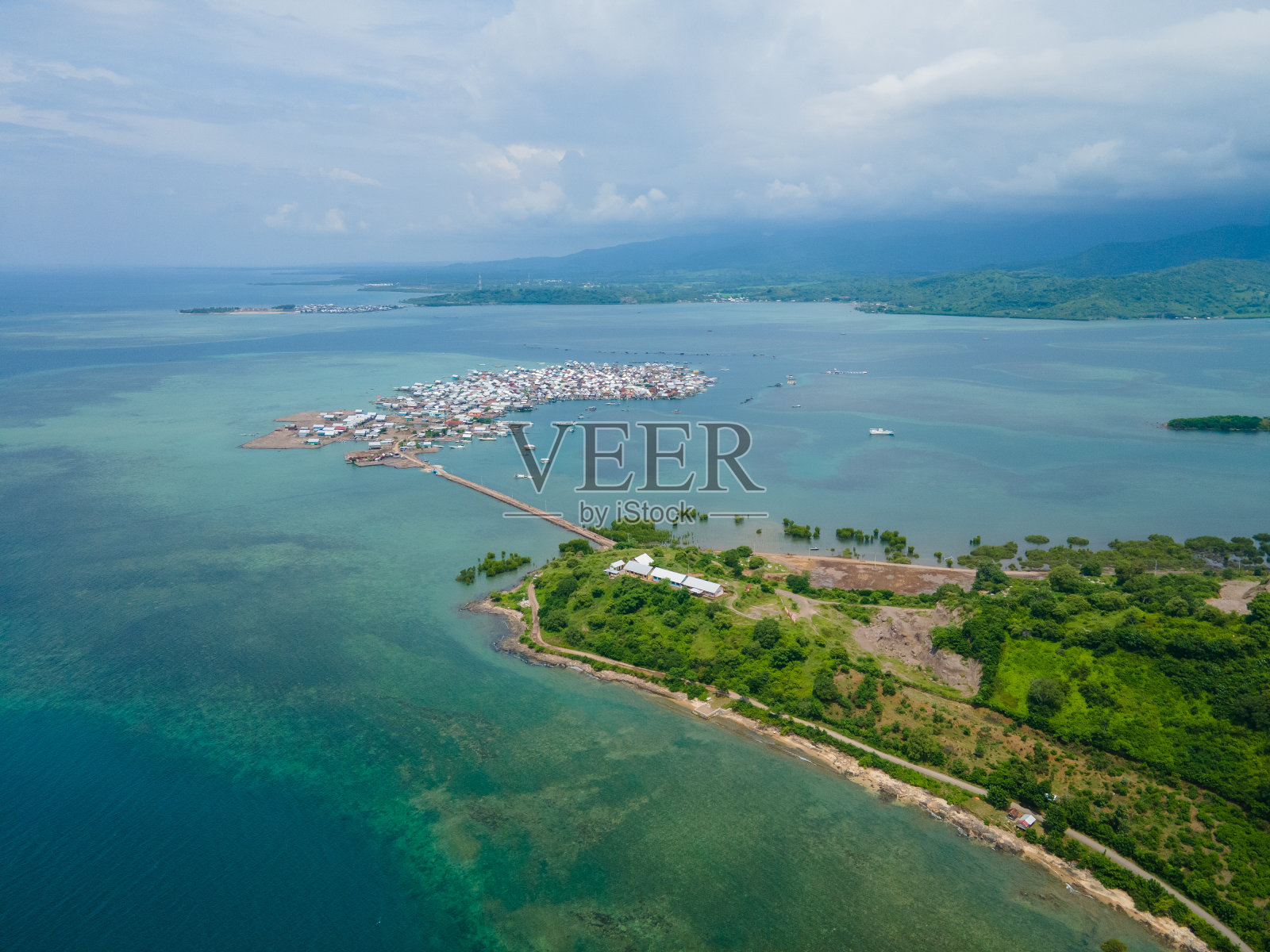 航拍的Bungin岛是龙目岛7.0米地震后世界上人口最多的岛屿照片摄影图片