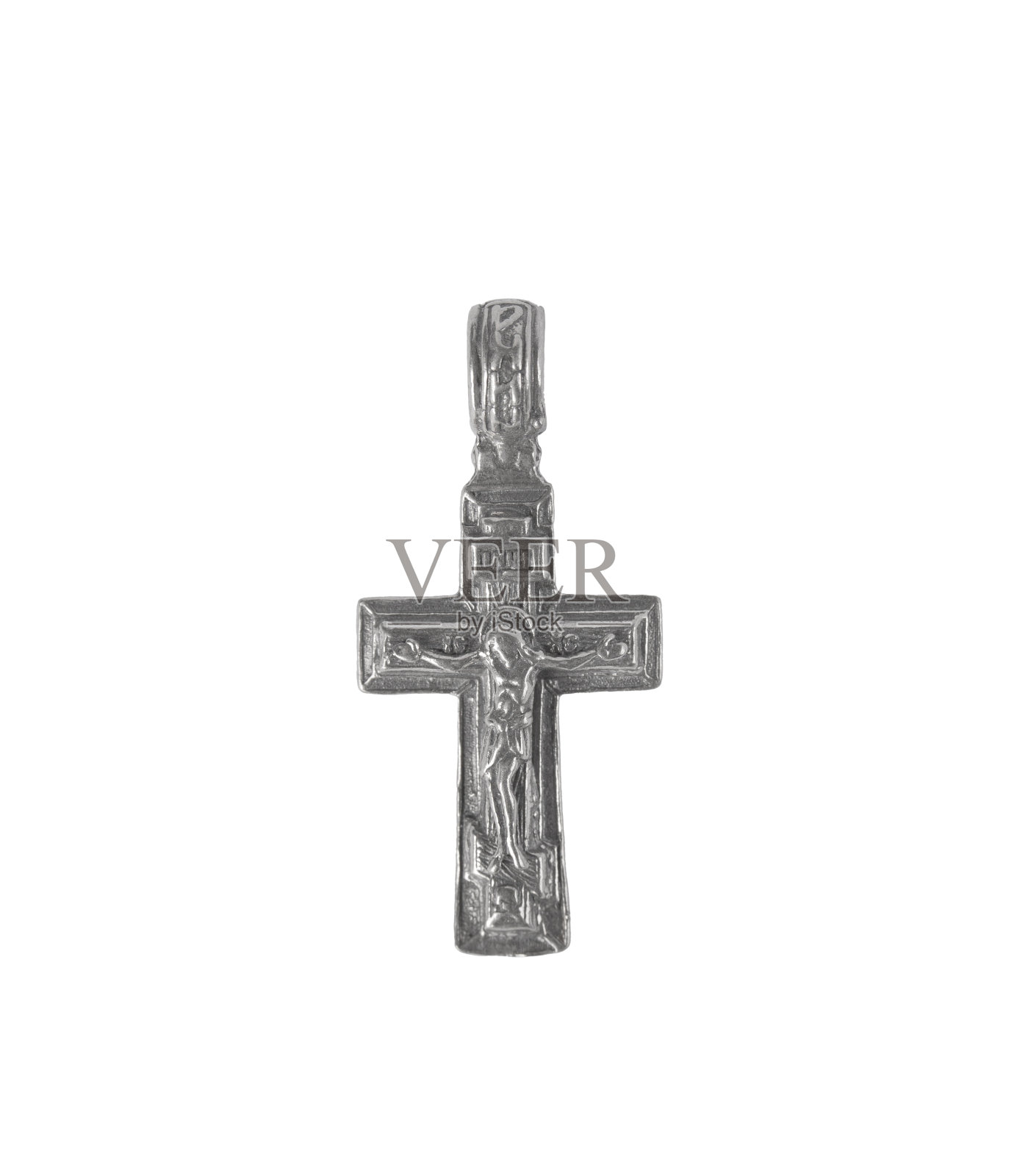 白色背景上的银色十字架项链照片摄影图片