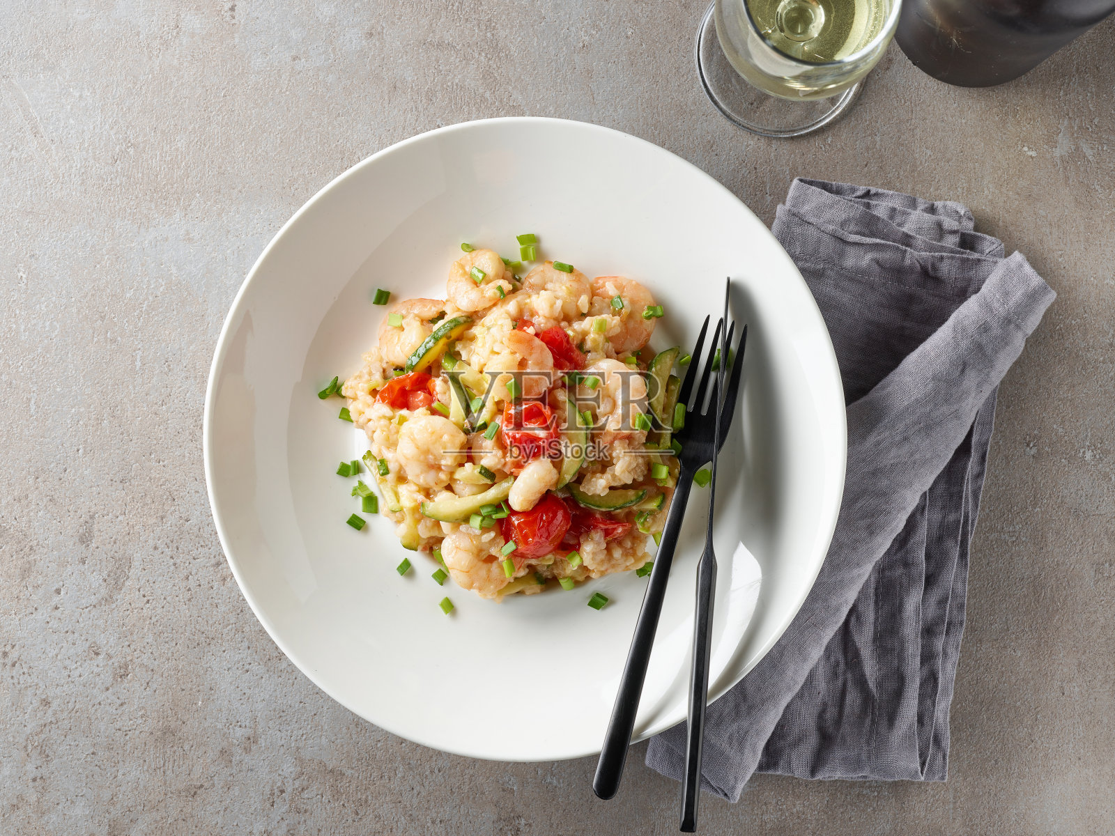 盘意大利调味饭照片摄影图片