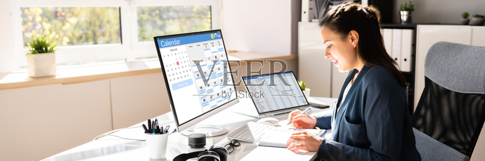 查看日程表和议程照片摄影图片