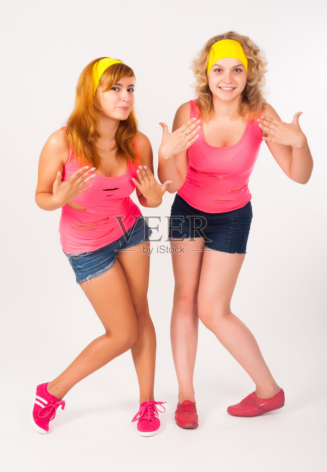 漂亮女孩的二重唱照片摄影图片