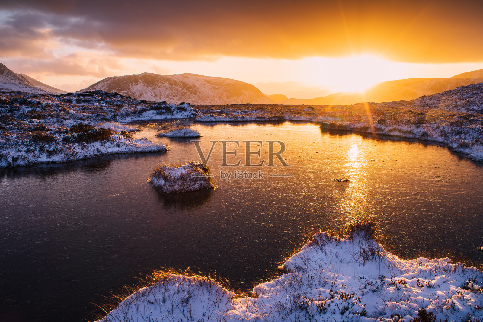 山中的冬日夕阳照片摄影图片