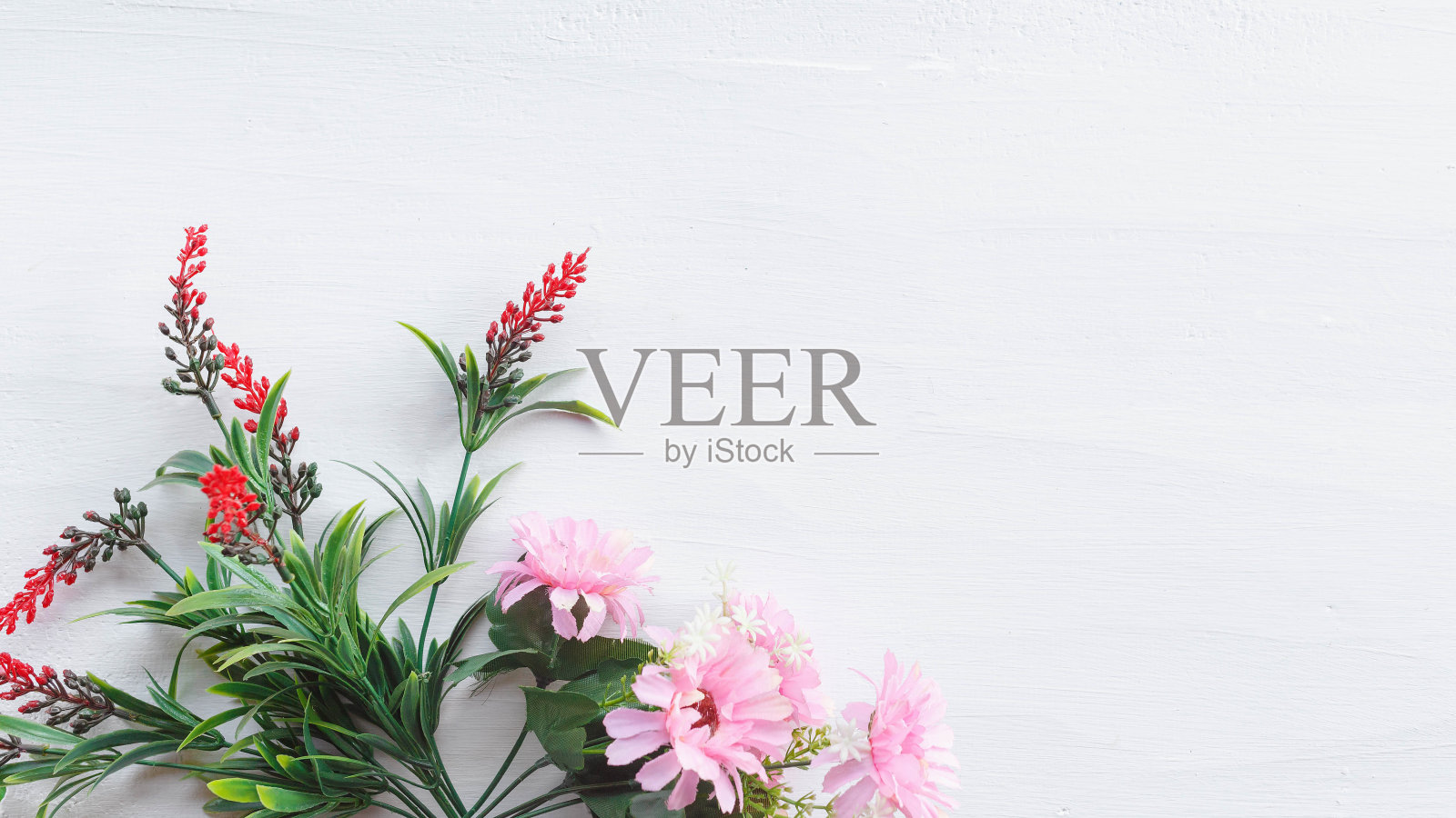 平铺花在白木背景照片摄影图片