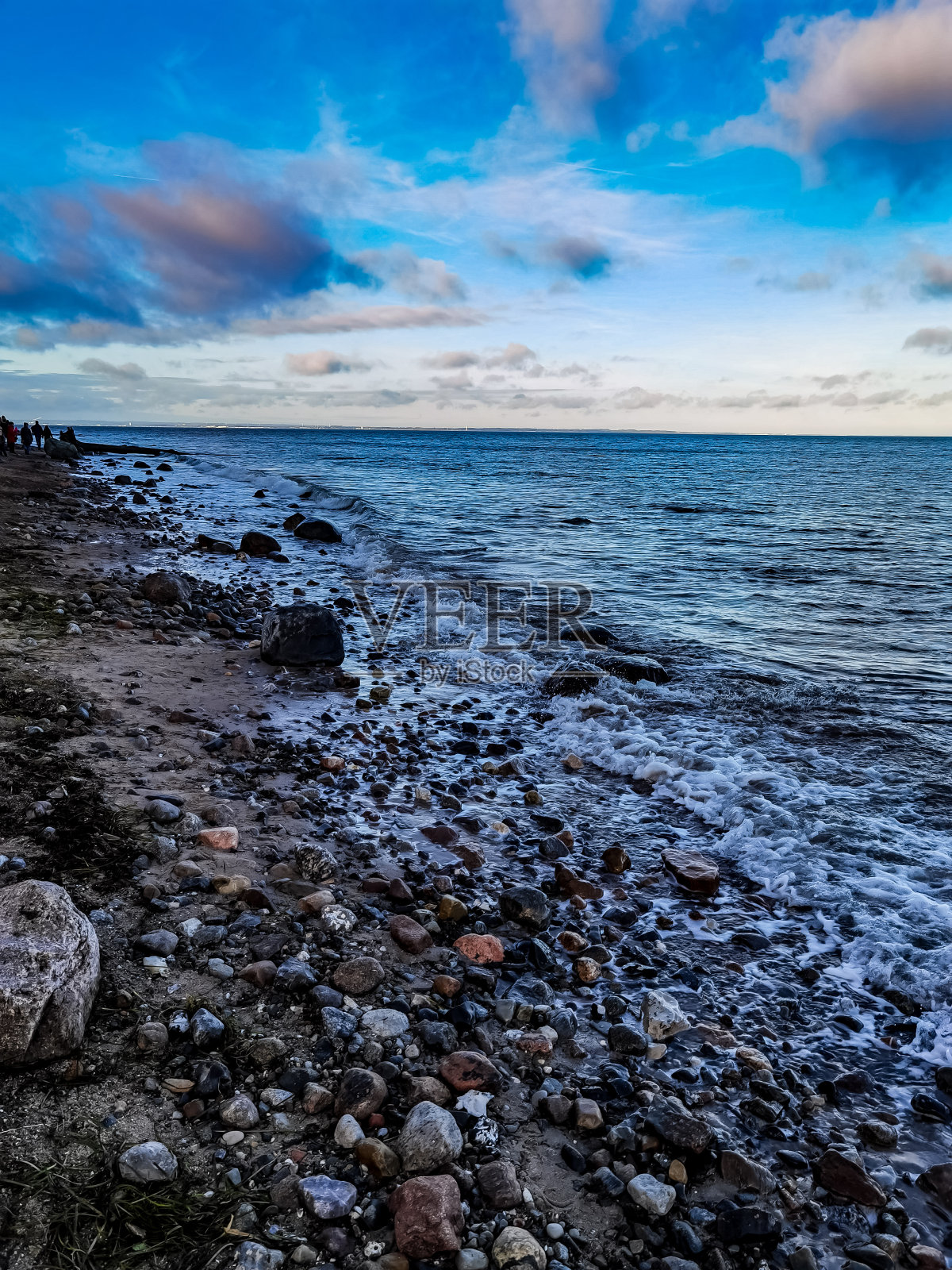 波罗的海沿岸的蓝天照片摄影图片
