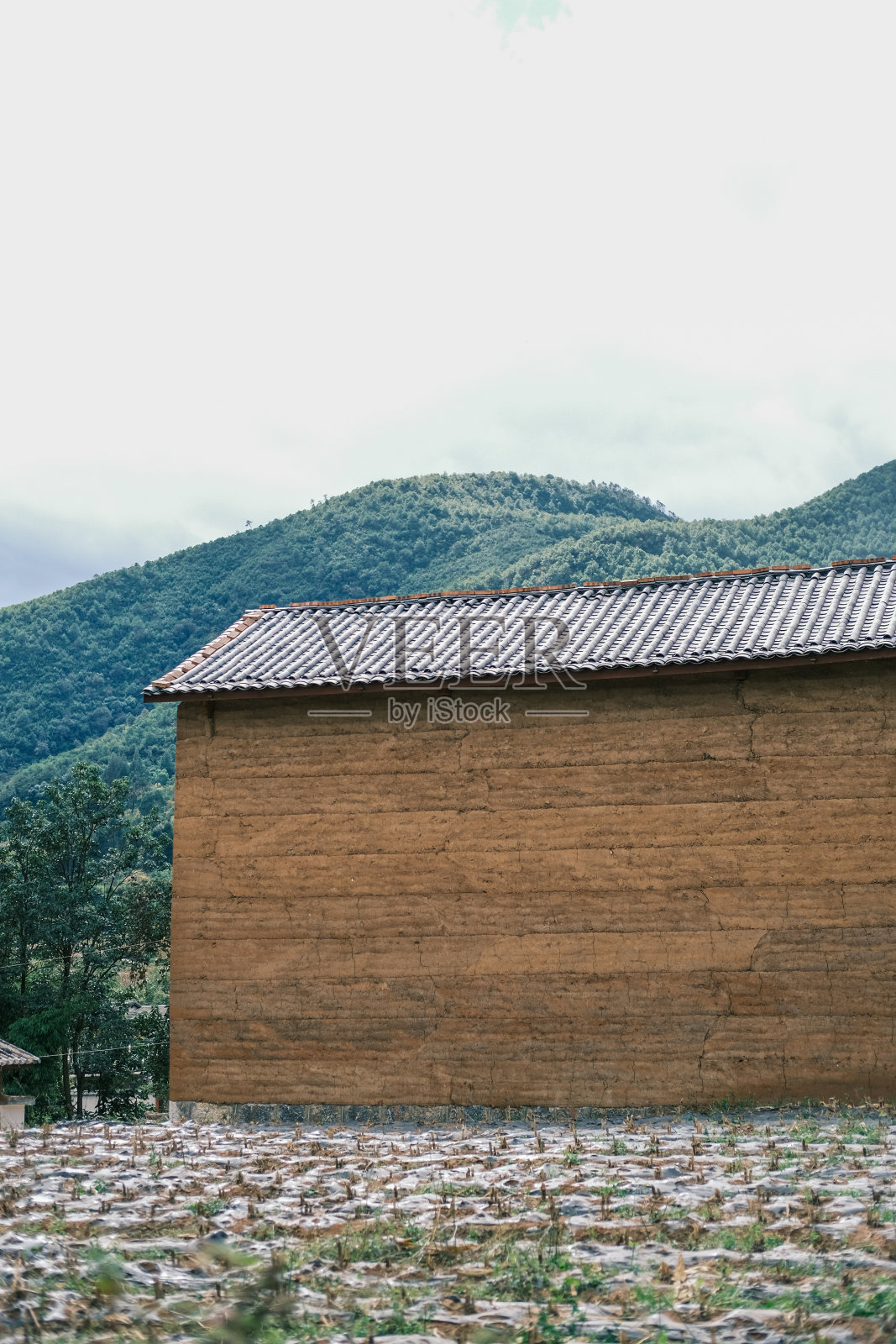 山上的老房子照片摄影图片
