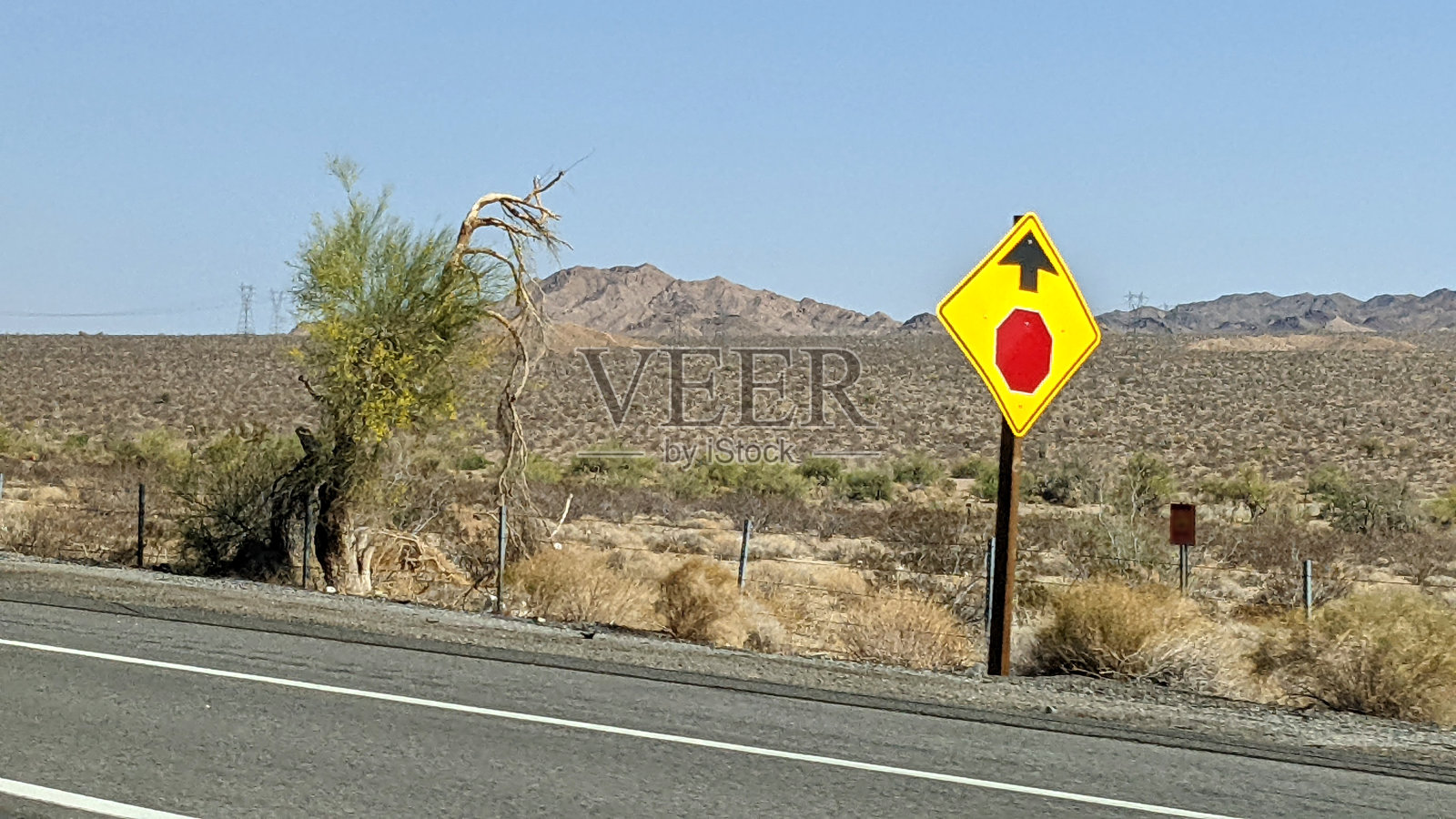 南加州沙漠中的路标照片摄影图片