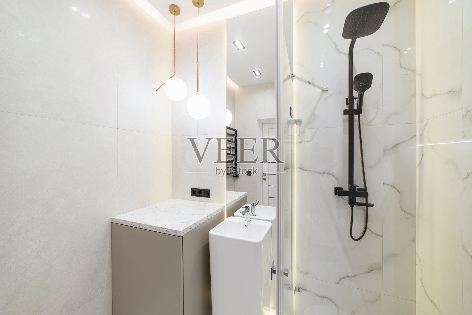 房子里有新浴室。地方卫生照片摄影图片