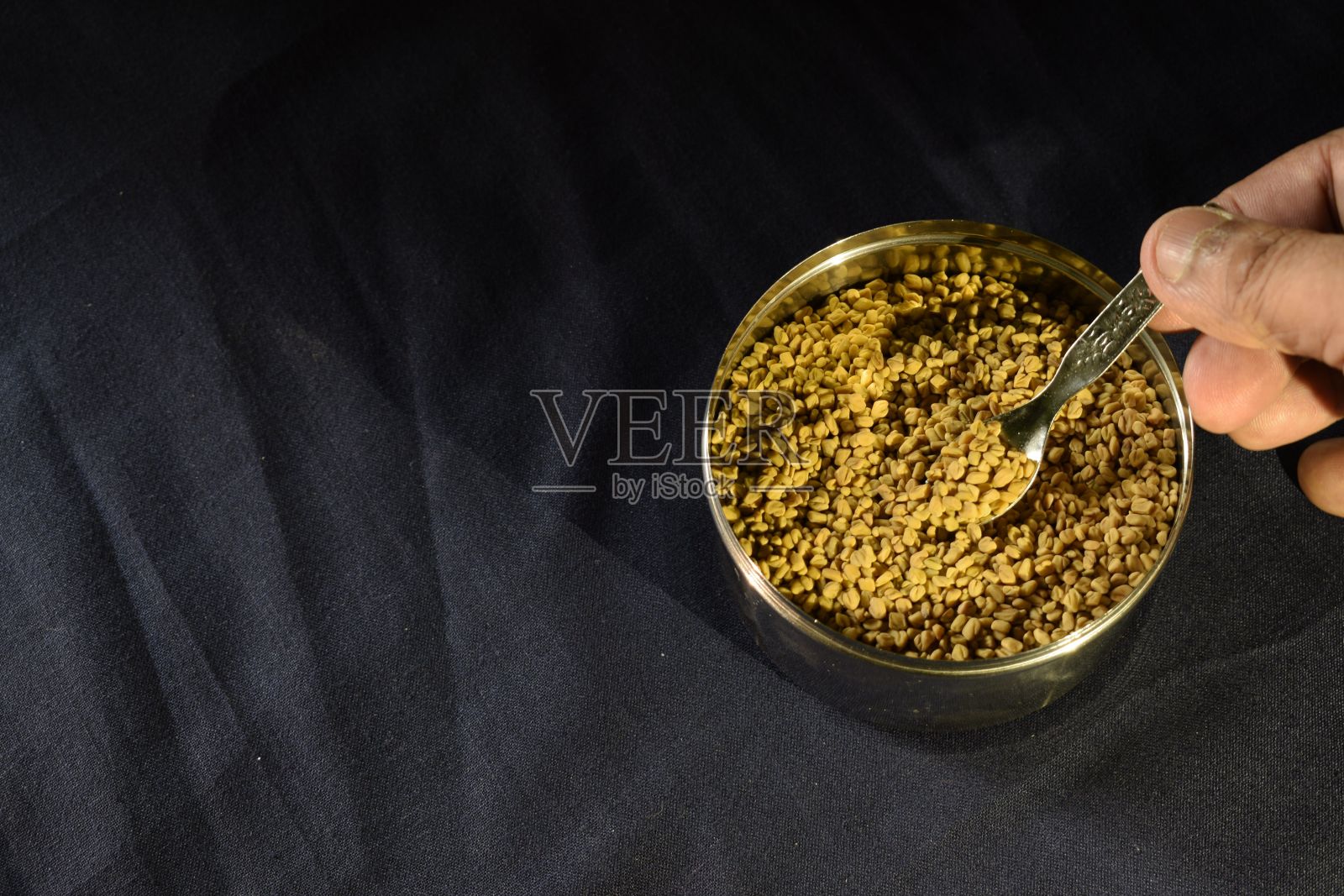 葫芦巴在容器里照片摄影图片