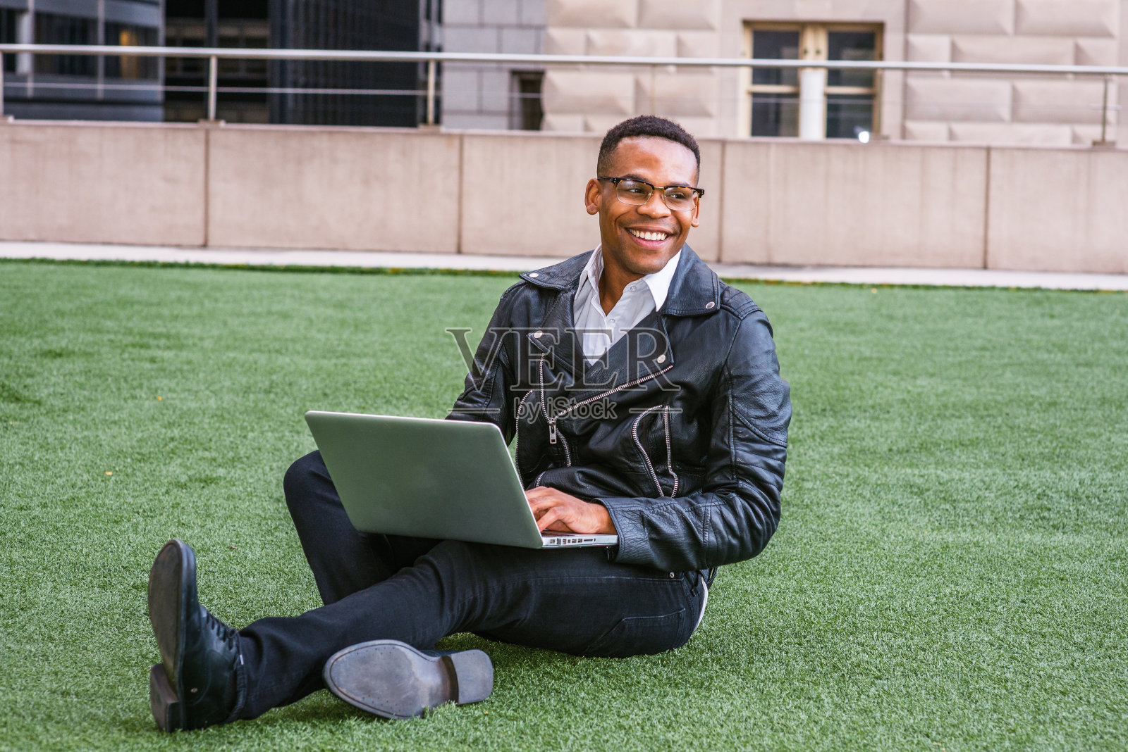 在纽约学习的非裔美国大学生照片摄影图片