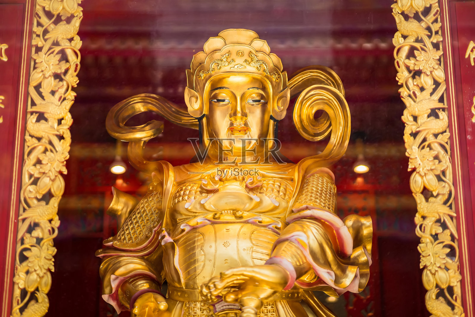 泰国曼谷——2022年3月4日:泰国曼谷冷诺依2号或Mangkon寺的中国财神雕像。照片摄影图片