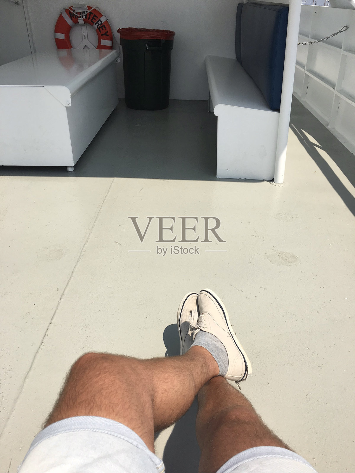 夏天乘船旅行。照片摄影图片