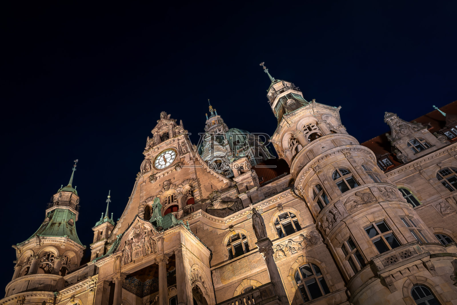 汉诺威市政厅的夜晚照片摄影图片