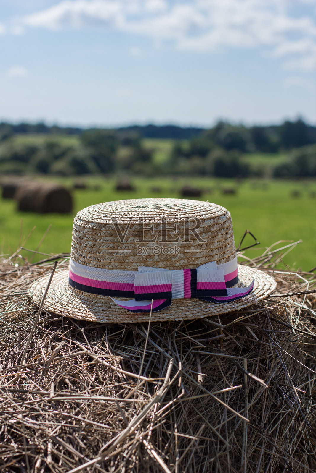 一个女人的帽子。照片摄影图片