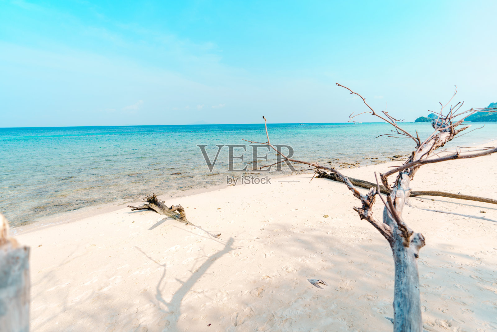 热带岛屿上的海滩照片摄影图片