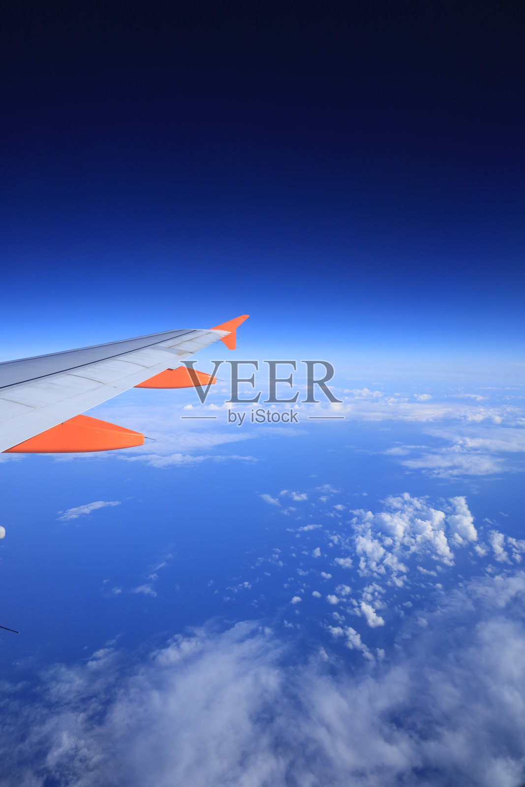 飞机在云照片摄影图片