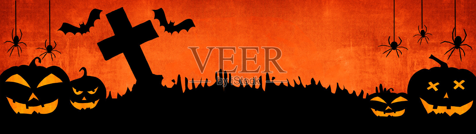 万圣节背景横幅宽全景全景模板-可怕的剪影雕刻夜光卡通南瓜，蝙蝠，十字架和蜘蛛孤立在黑暗橙色的夜晚纹理上的墓地插画图片素材