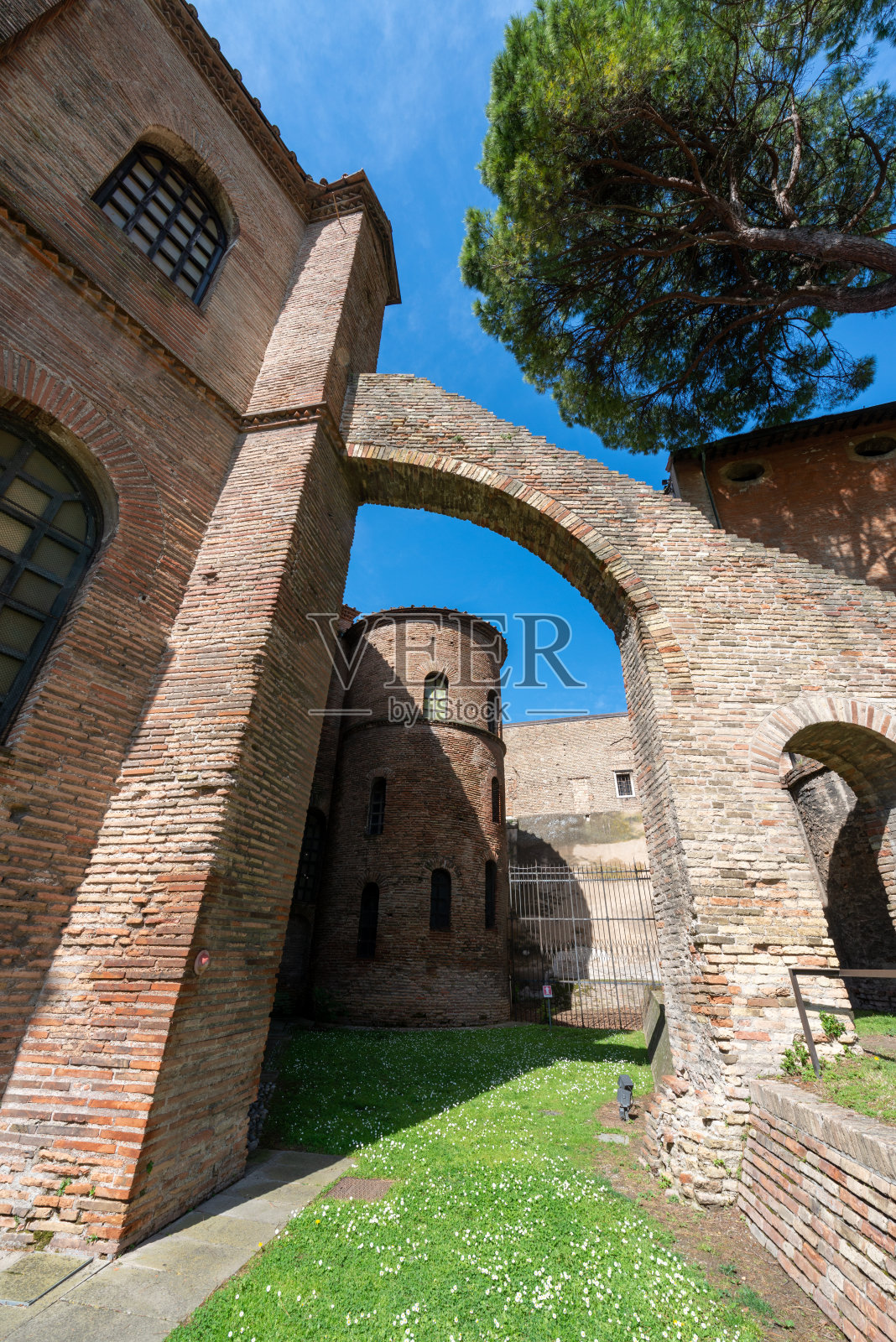圣维塔利大教堂照片摄影图片