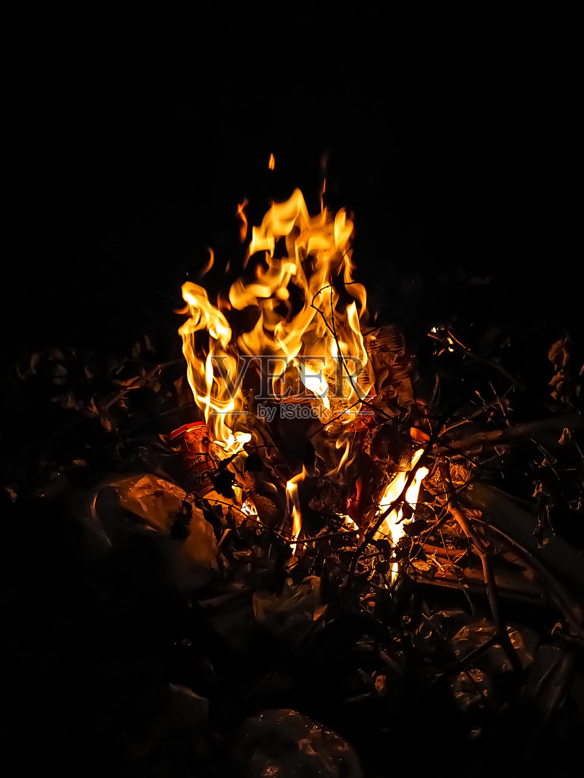 黑暗中的火照片摄影图片