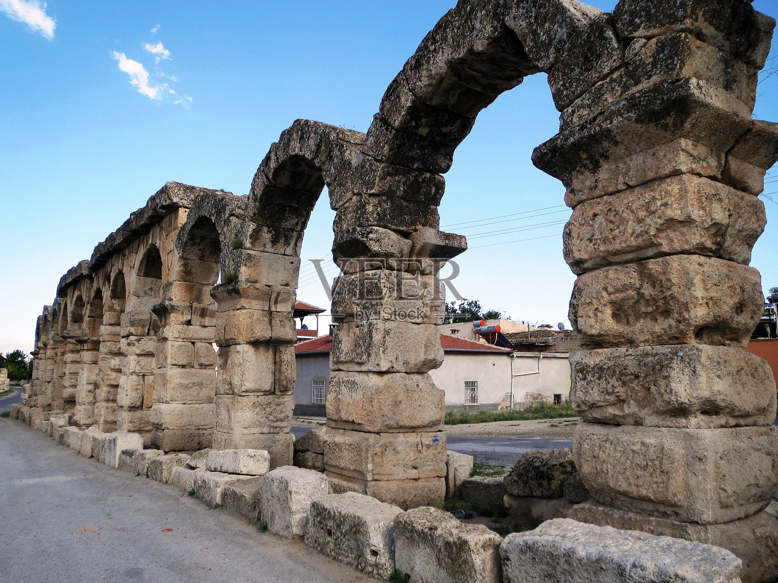 提亚纳古城和罗马渡槽(土耳其凯默希萨，Niğde)照片摄影图片