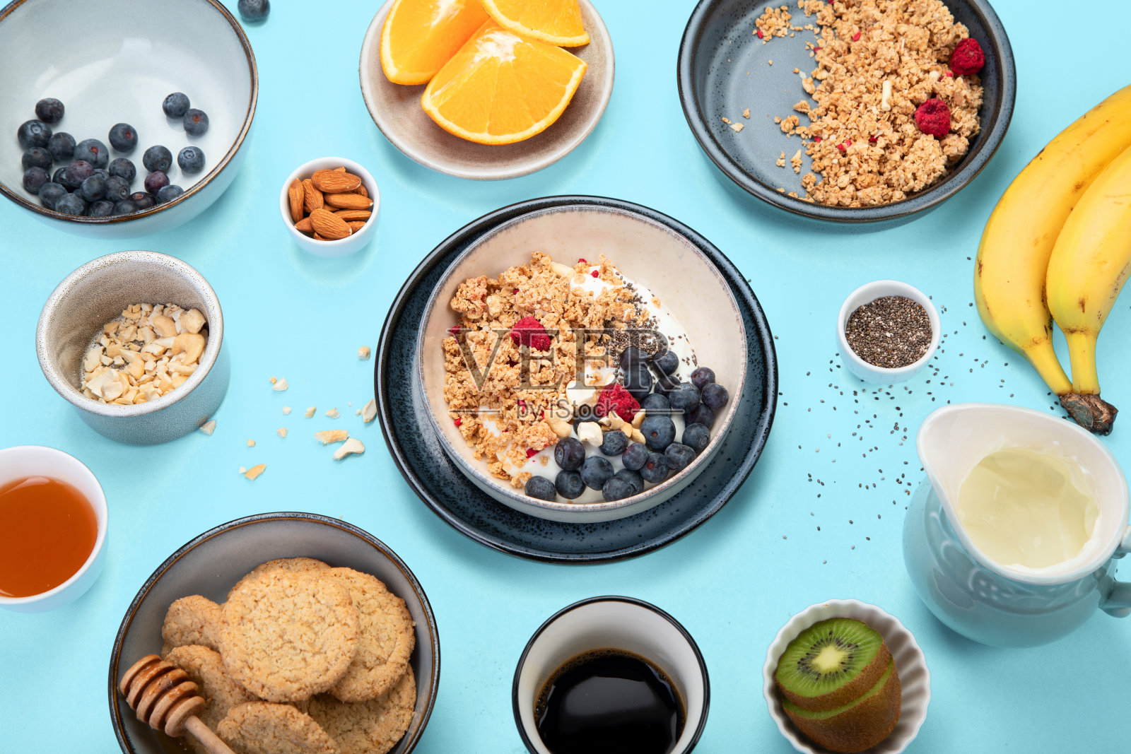 色彩缤纷的健康早餐。照片摄影图片