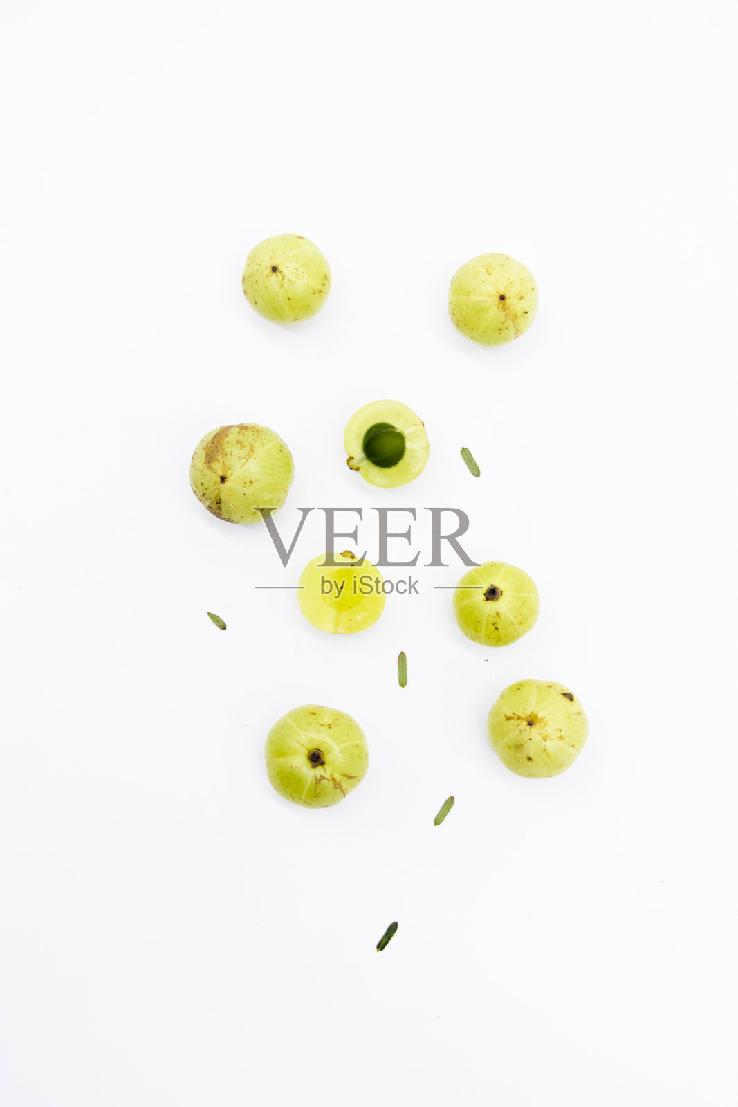 醋栗果实或阿玛拉基孤立在白色背景。俯视图照片摄影图片