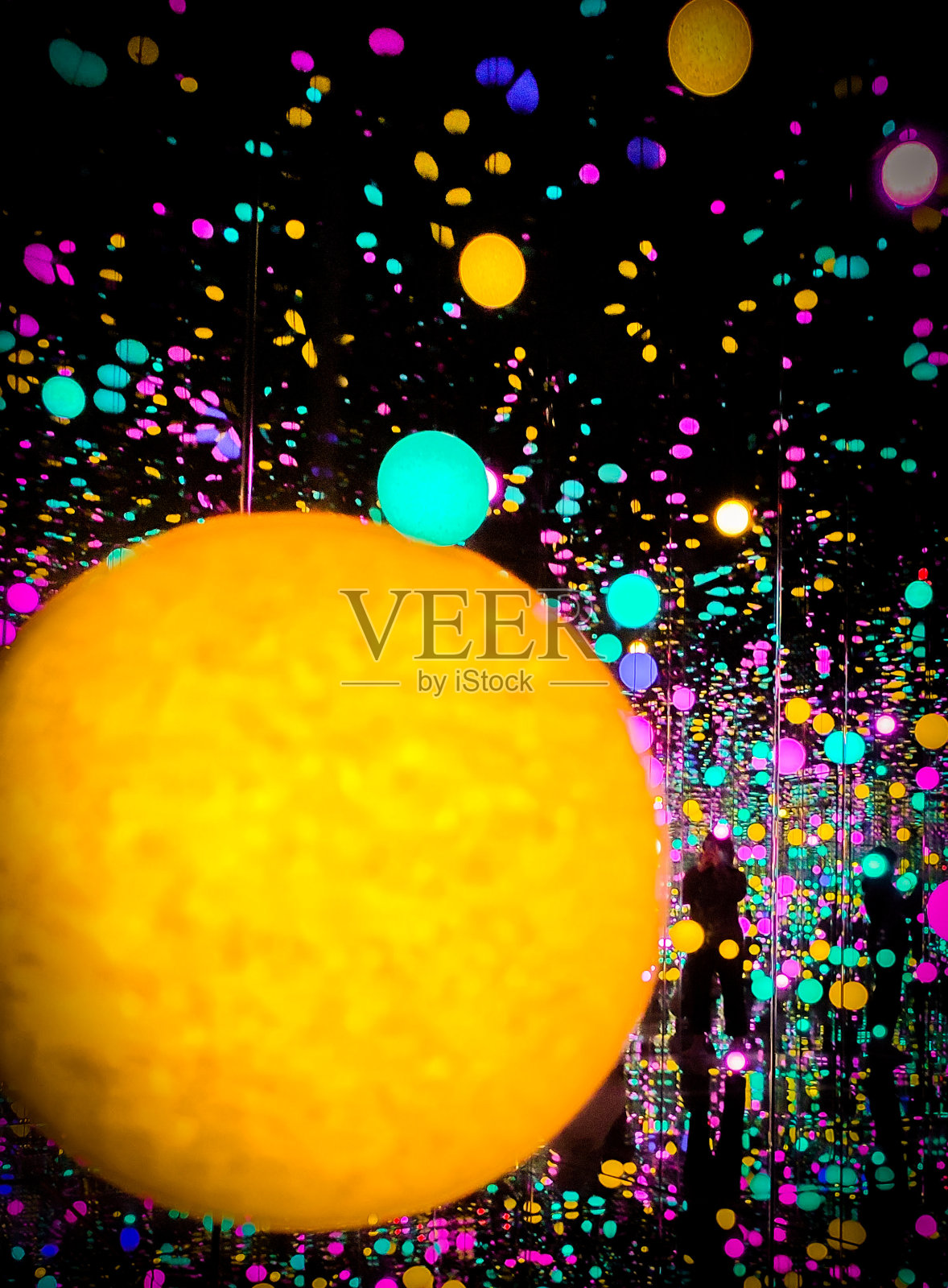 绿色波尔卡多灯错觉照片摄影图片