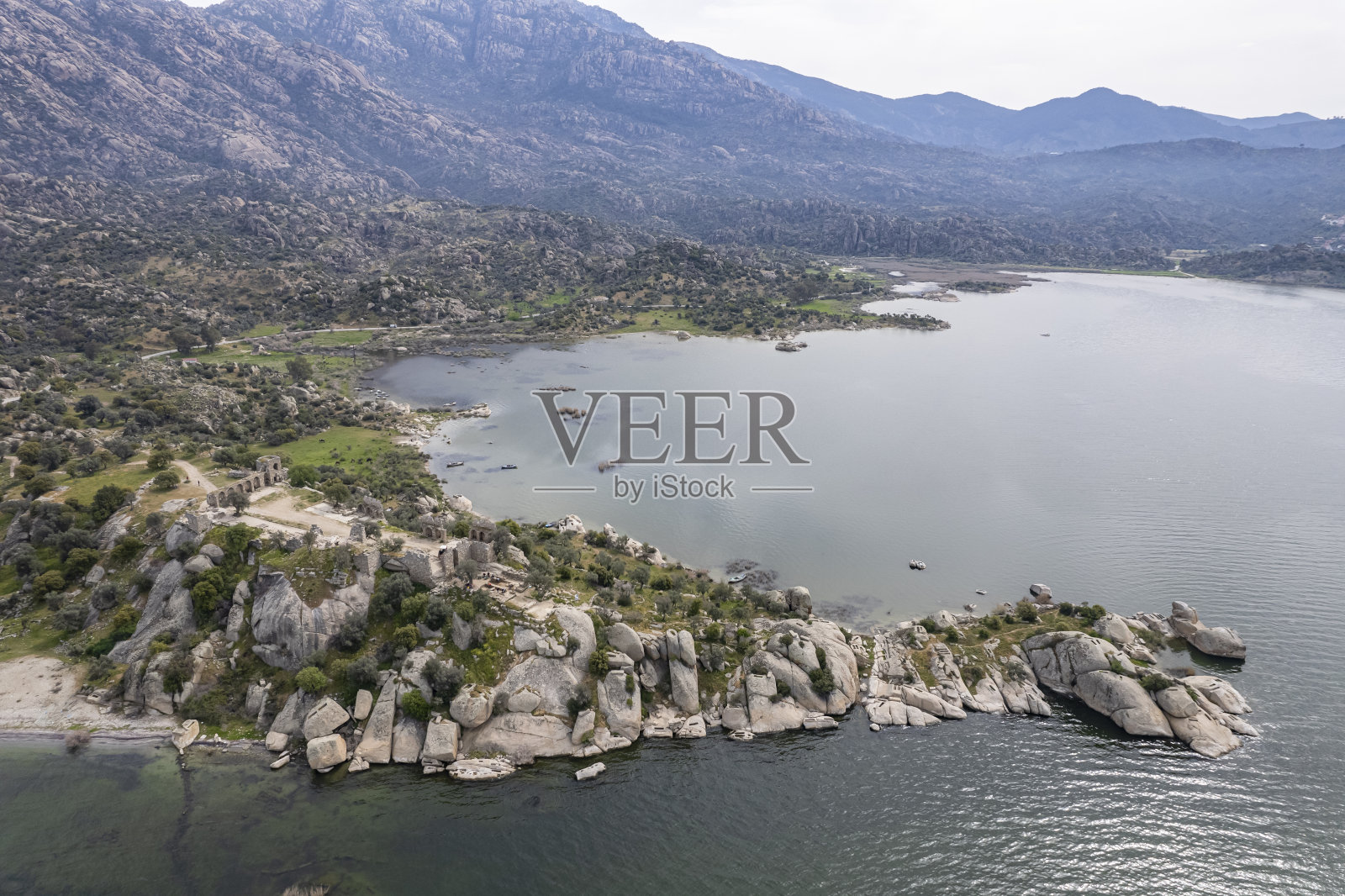 巴法湖鸟瞰图，咖啡阿萨尔岛，伊基兹群岛，贝斯帕马克达格拉里，山脉照片摄影图片