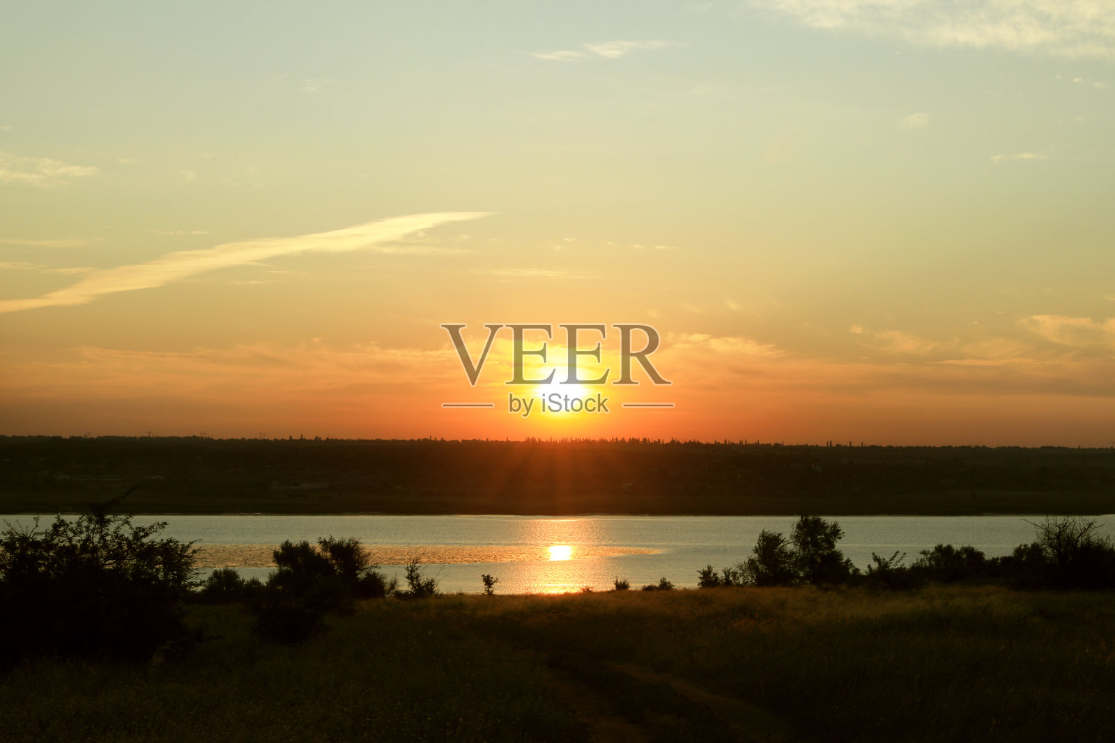 日出时宁静的河流如画的景色照片摄影图片