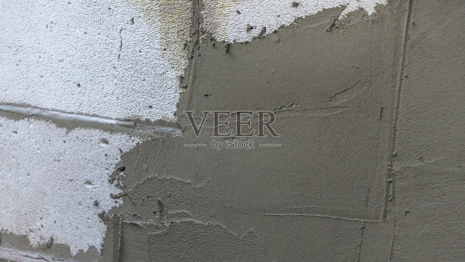 房屋装修墙面抹灰。用灰泥在墙上抹平灰泥。腻子砖墙背景照片摄影图片