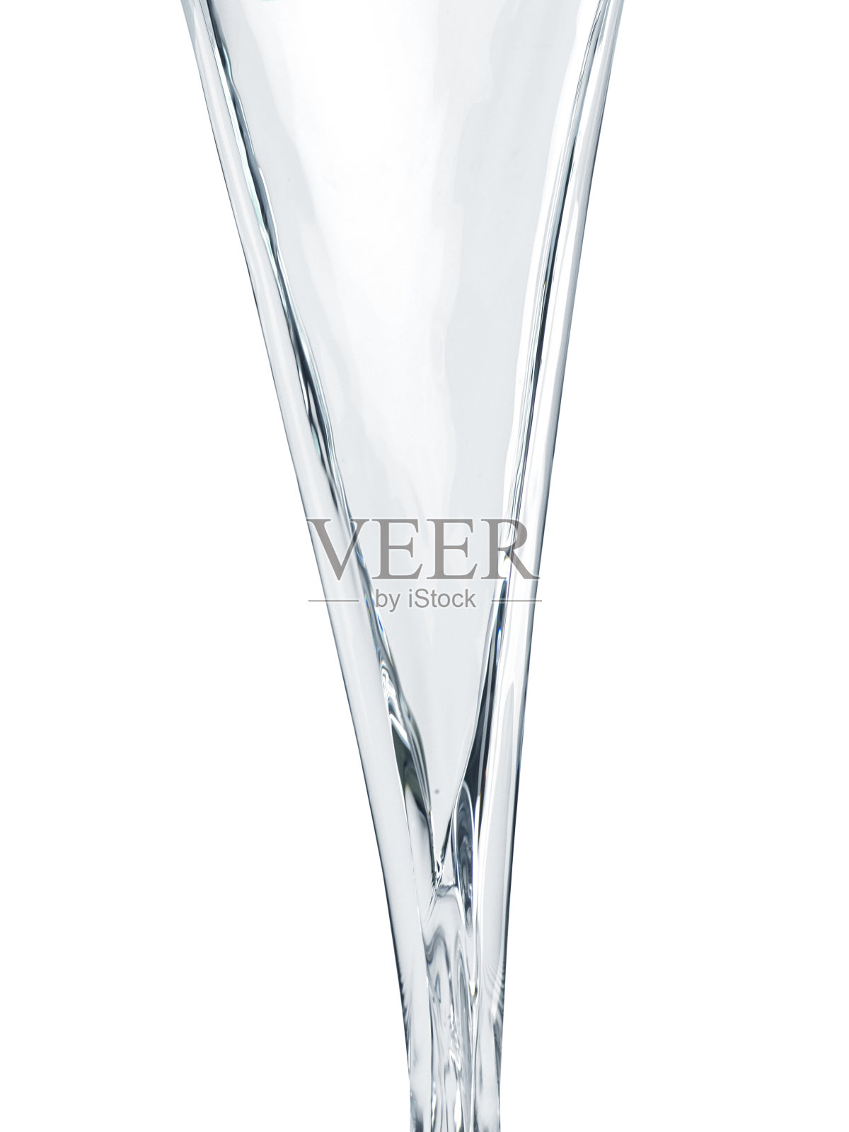 水在孤立的白色背景上流动照片摄影图片