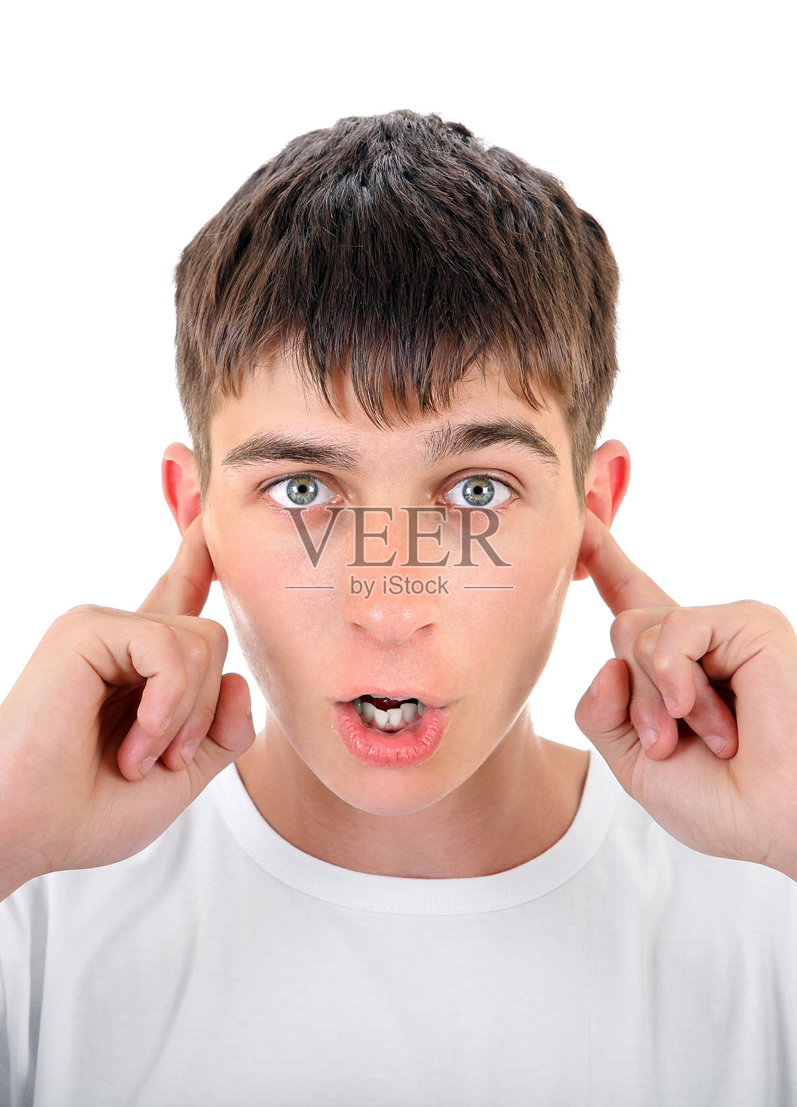 封闭耳朵的青少年照片摄影图片