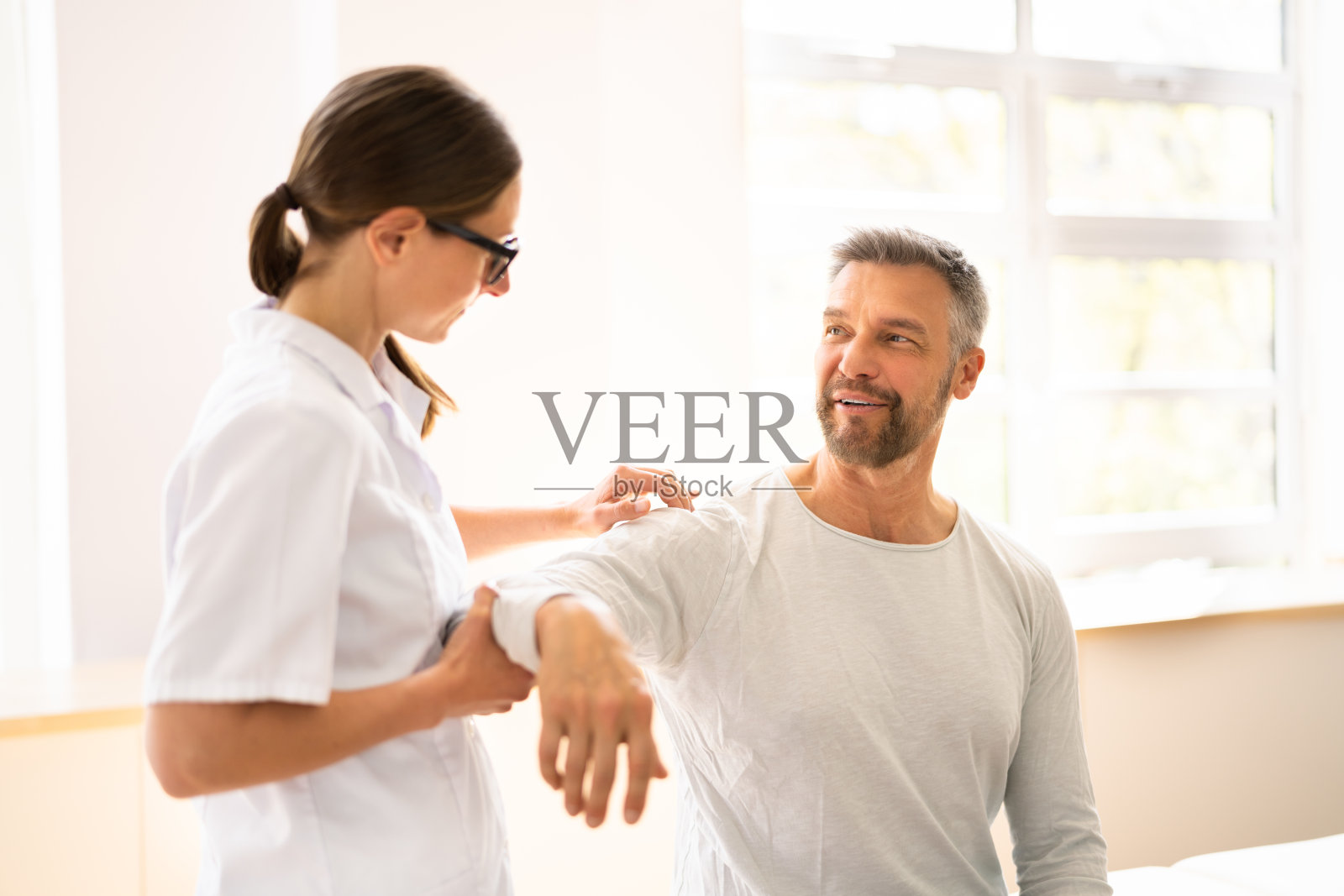 运动康复理疗按摩照片摄影图片