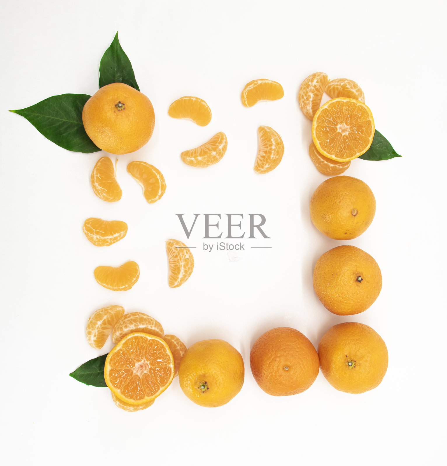 切片柑橘或橙色叶孤立在白色背景，俯视图照片摄影图片