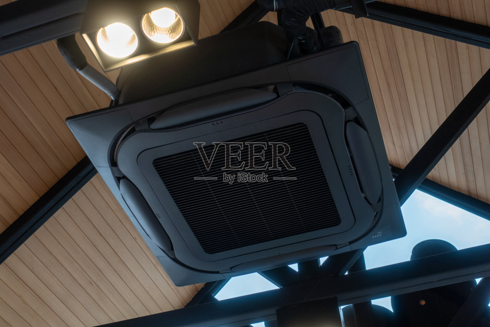 吊顶式4个方向照片摄影图片