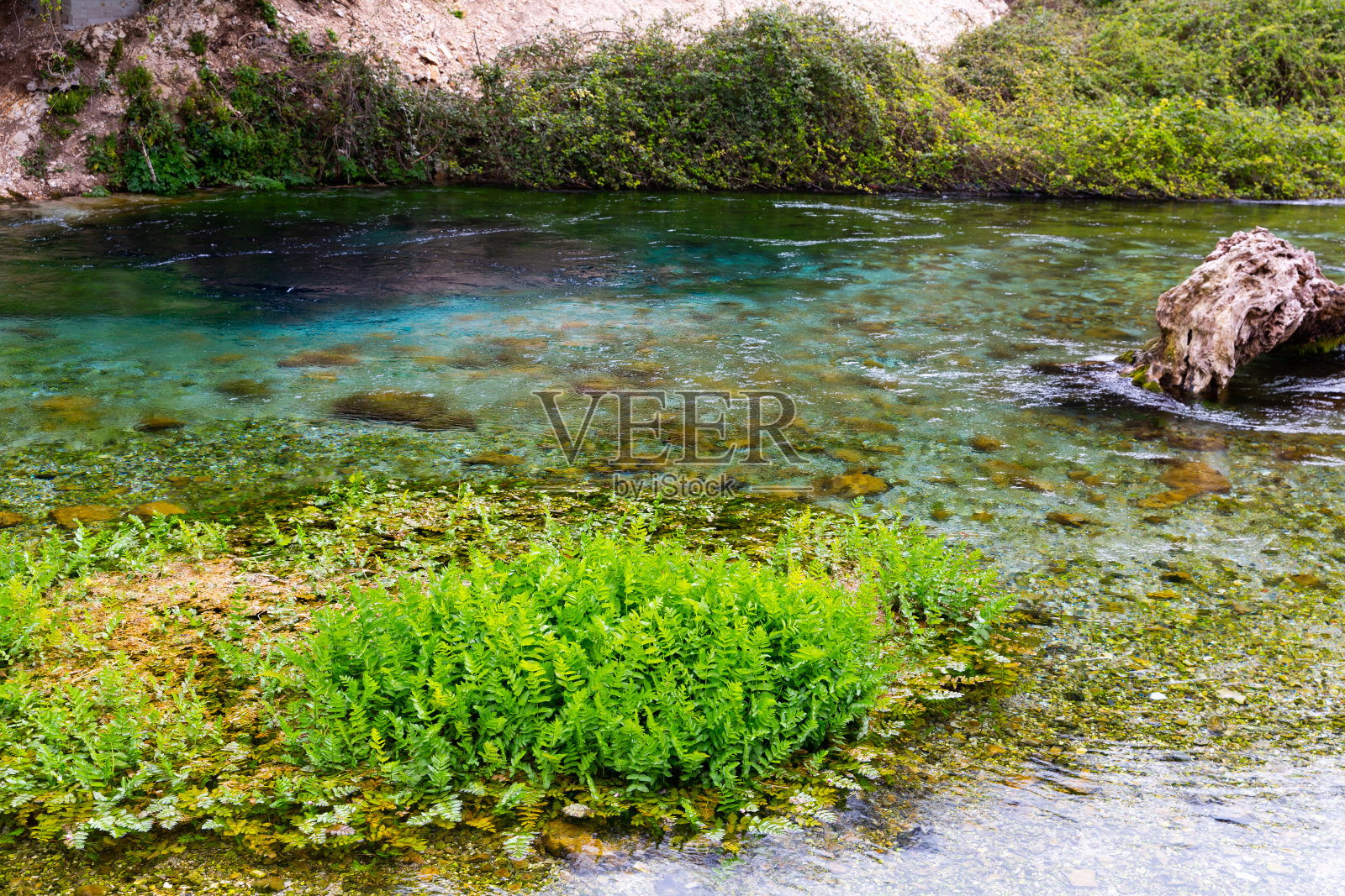 阿尔巴尼亚蓝眼碧水清澈的自然景观照片摄影图片