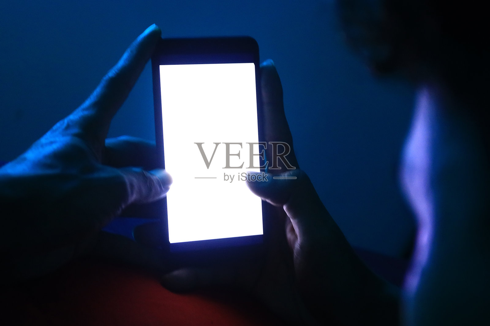 使用手机进行日常活动照片摄影图片