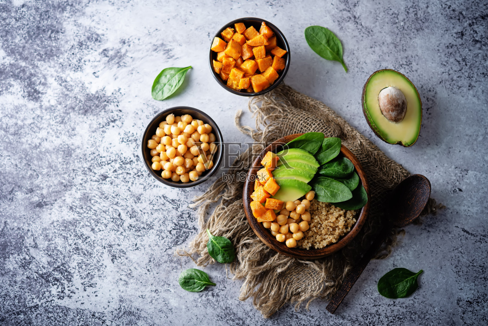 藜麦，甘薯，鹰嘴豆，菠菜，佛钵照片摄影图片