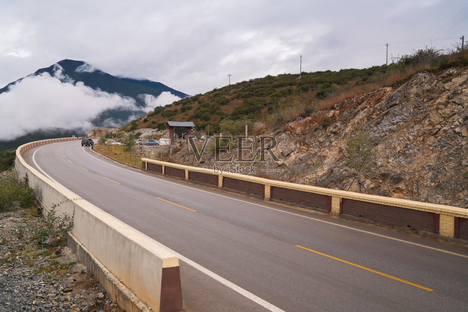 中国云南省高原山区的旅游美景和高速公路照片摄影图片