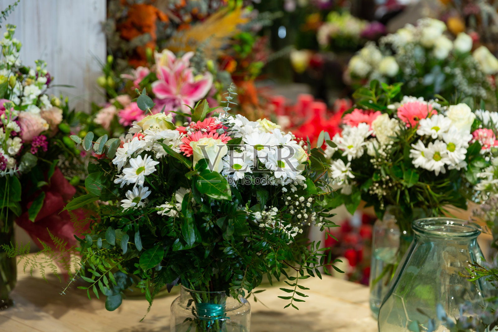 花店陈列室的花束照片摄影图片