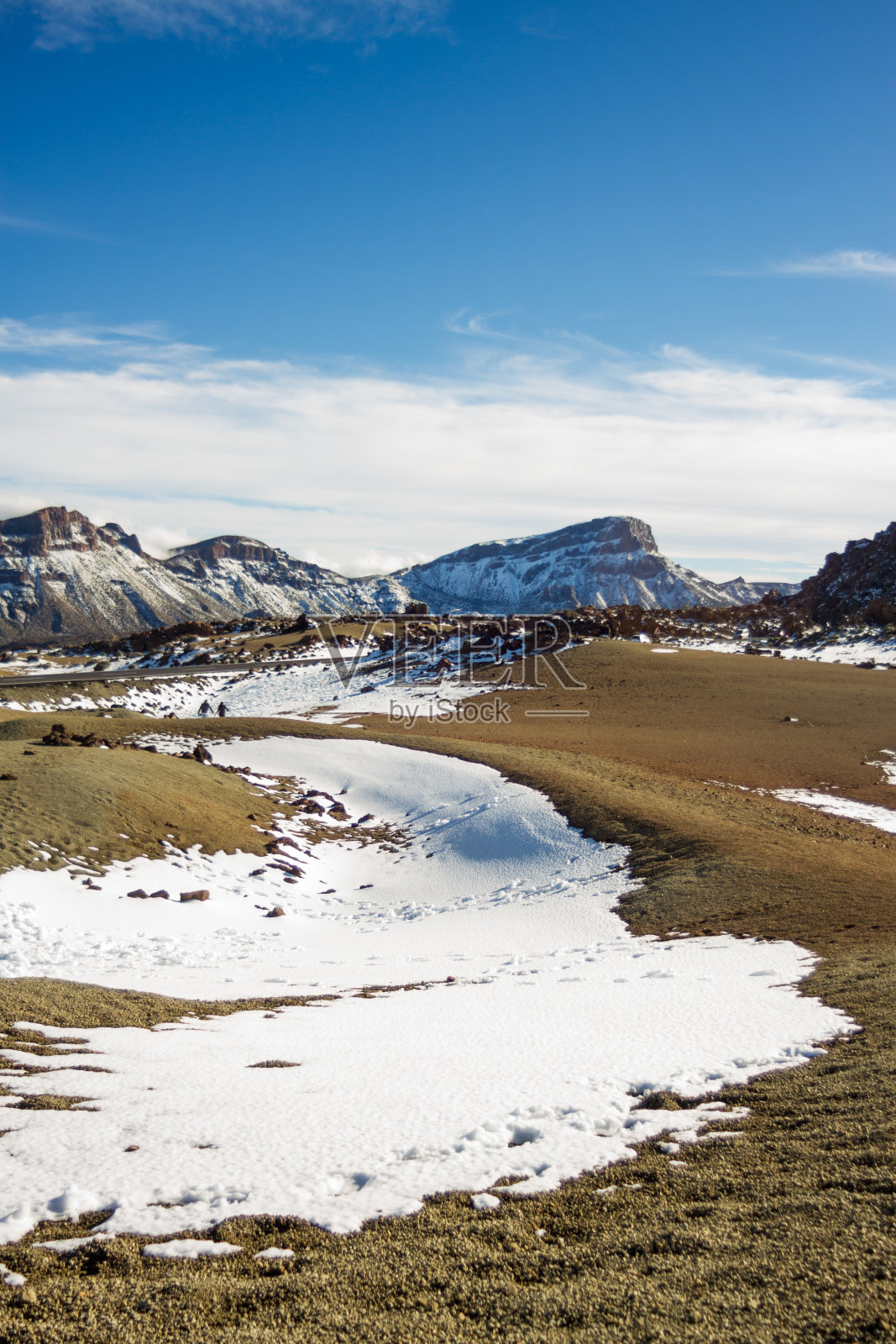 冬天多雪的泰德火山。拉斯Cañadas德尔泰德国家公园，特内里费，加那利群岛，西班牙。照片摄影图片