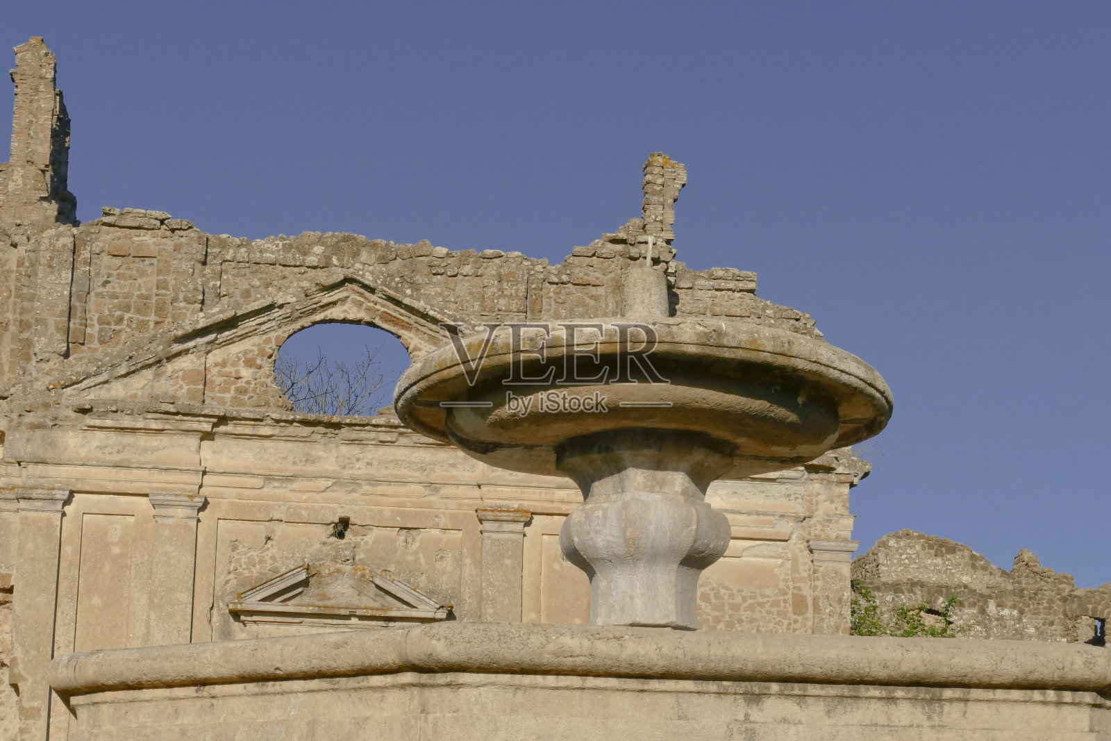 罗马附近被遗弃的中世纪城市蒙特拉诺古城遗址照片摄影图片