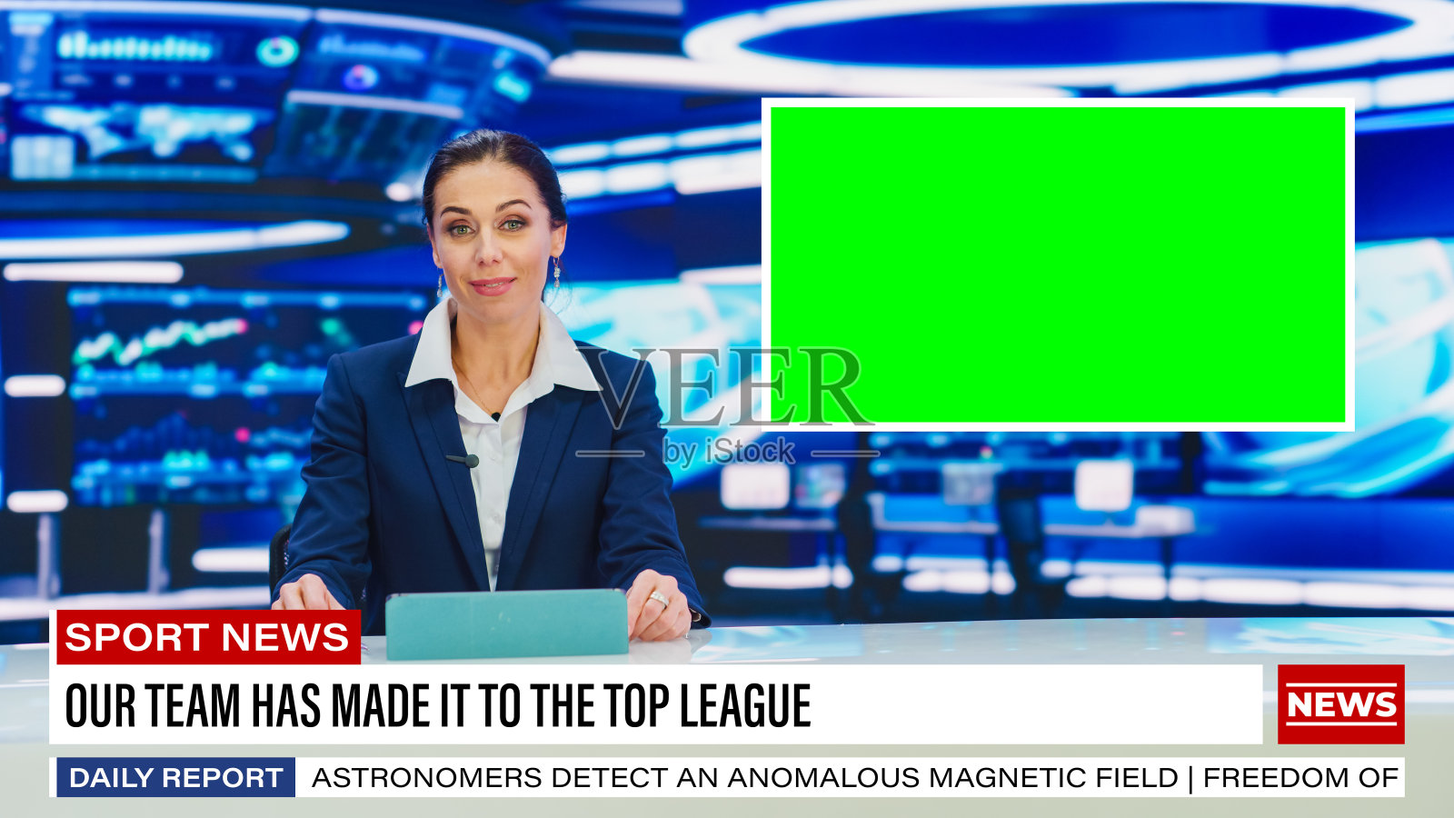 分屏电视新闻直播:女主播谈话，报道。报告文学蒙太奇与图片在图片绿色屏幕，并排色度键。电视节目频道回放。亮度不光滑的照片摄影图片