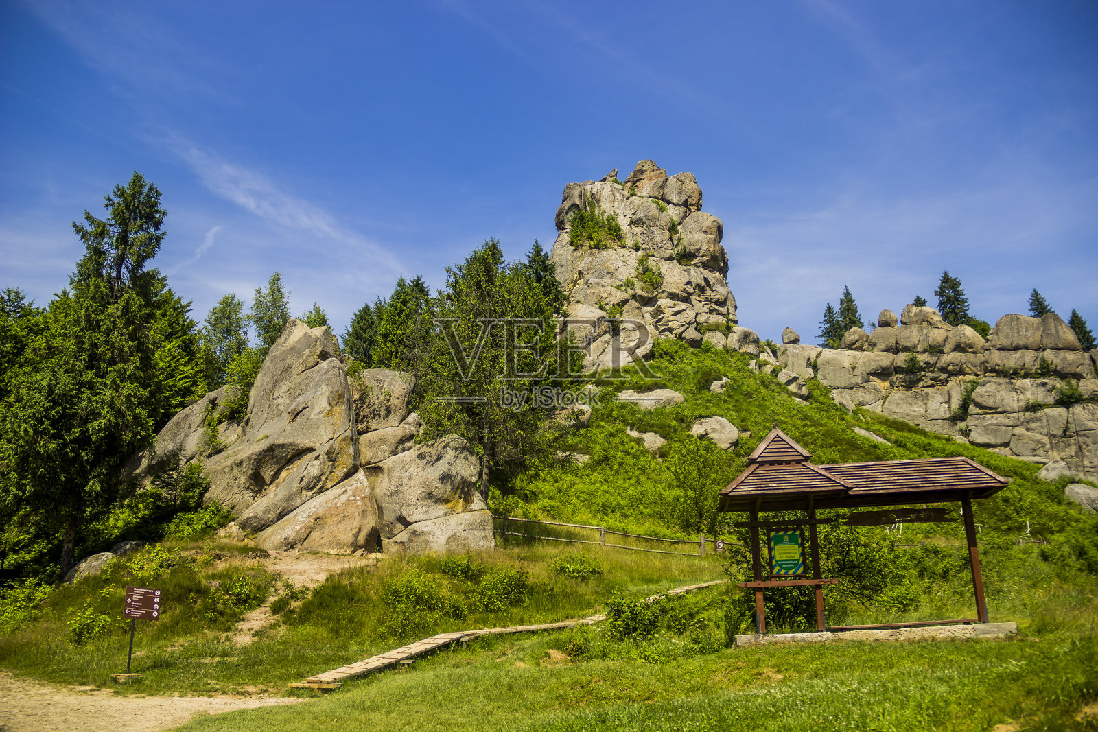 乌克兰利沃夫地区，Skole Beskids国家自然公园，图斯坦要塞的一块岩石照片摄影图片