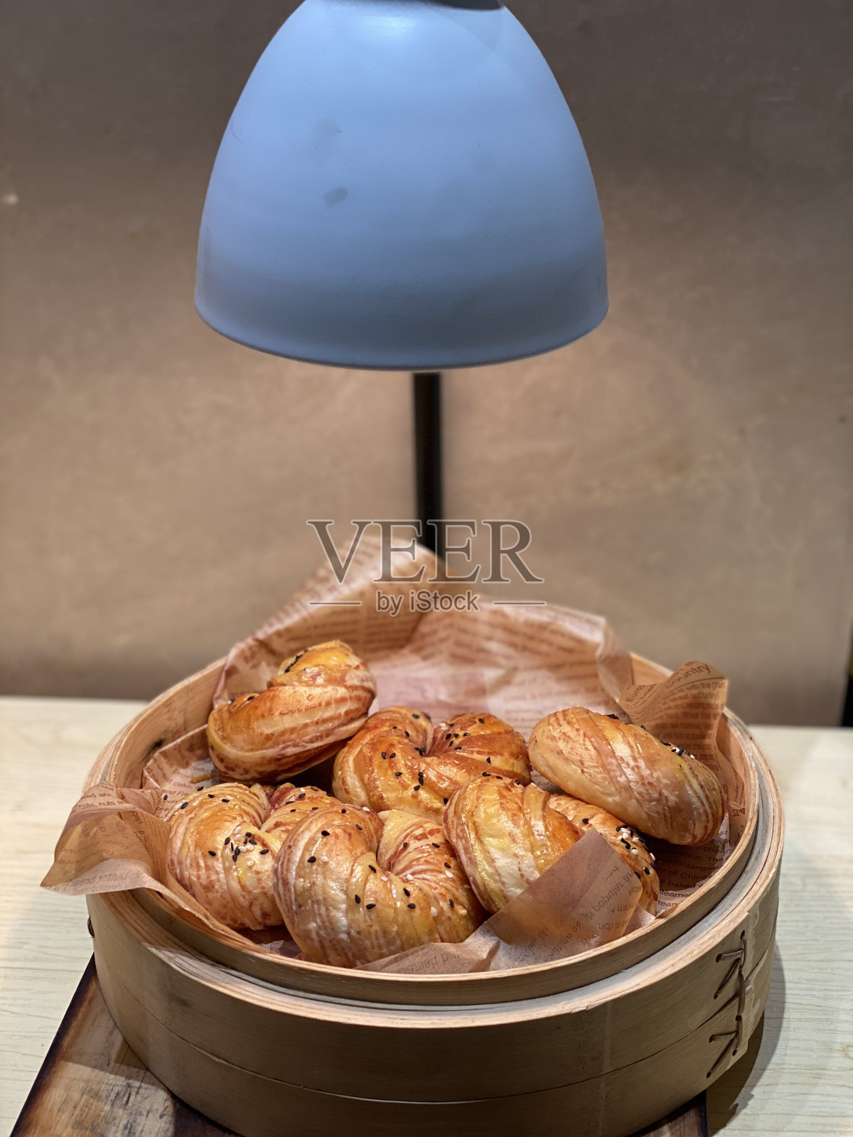 点燃的面包照片摄影图片