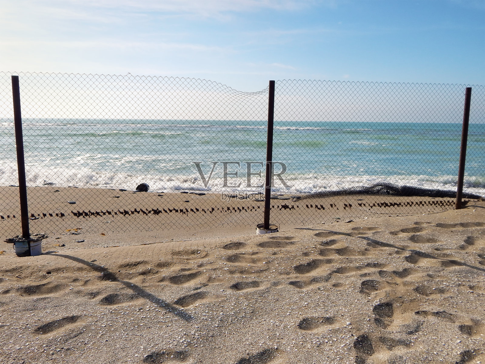 里海多沙的海岸。照片摄影图片