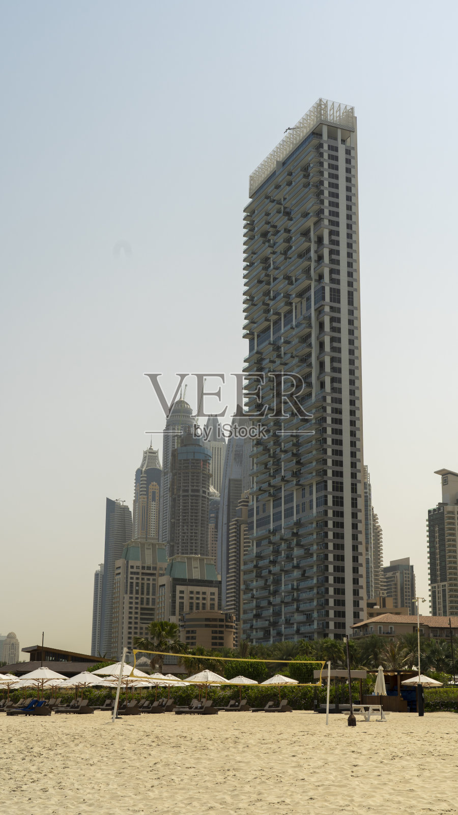 阿联酋迪拜码头海滩美景，摩天大楼林立，夏季旅游胜地照片摄影图片