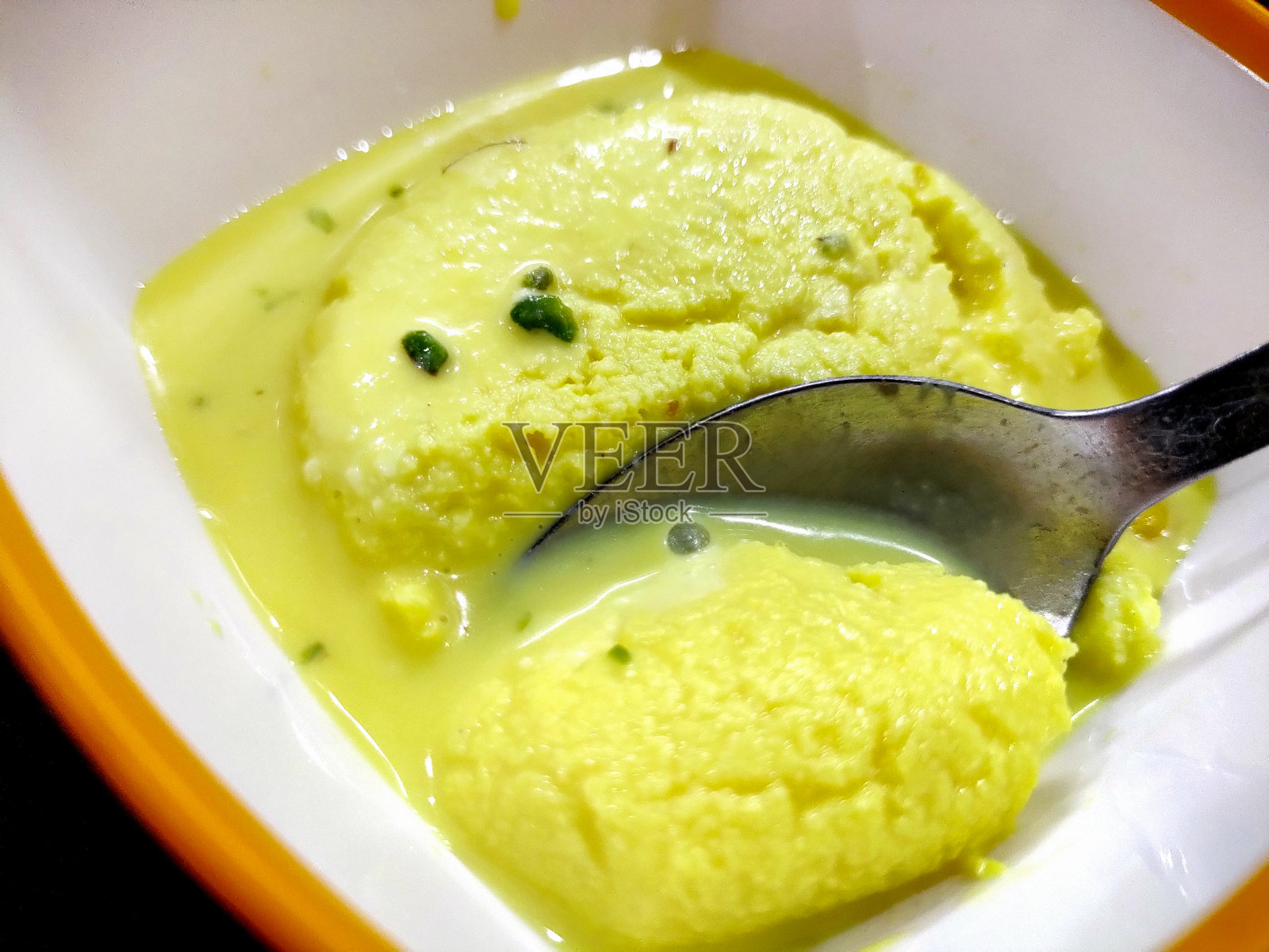 Ras malai / rossomalai是一种来自印度孟加拉的甜点。照片摄影图片