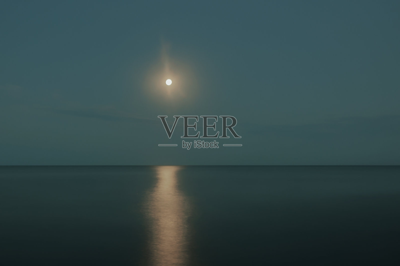 海上的月亮照片摄影图片