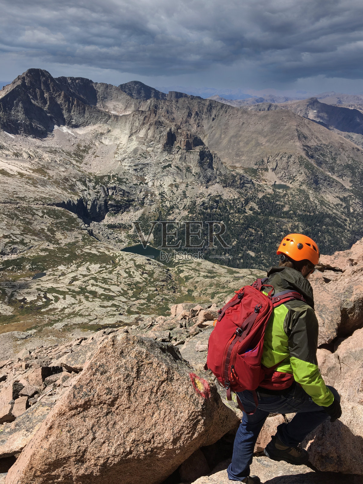 远足者在长峰步道-落基山国家公园照片摄影图片